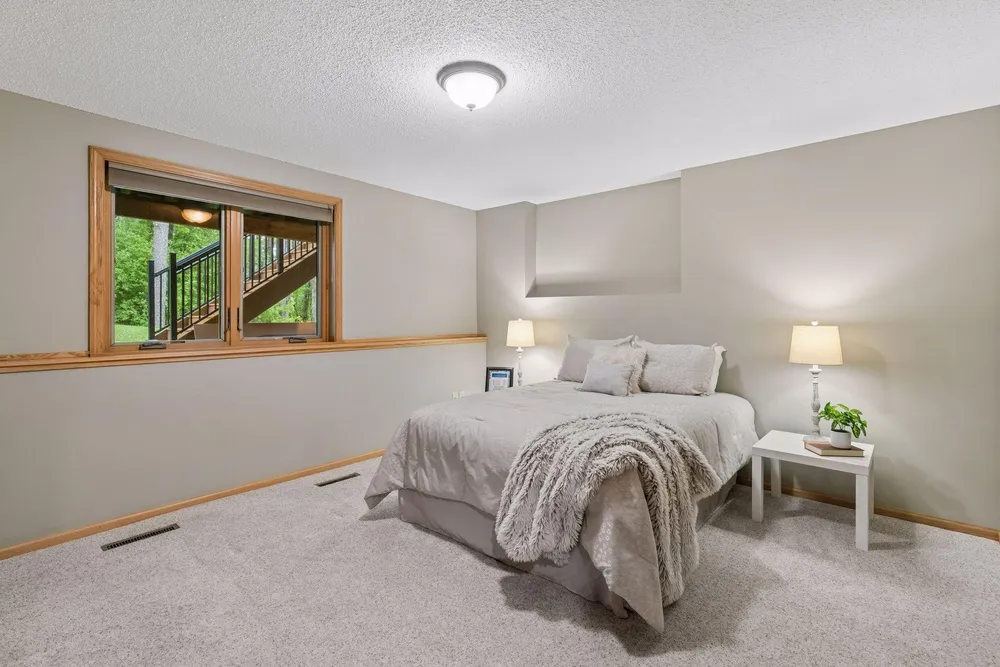 10947 Alexandra Ct, Inver Grove Heights, MN 55077