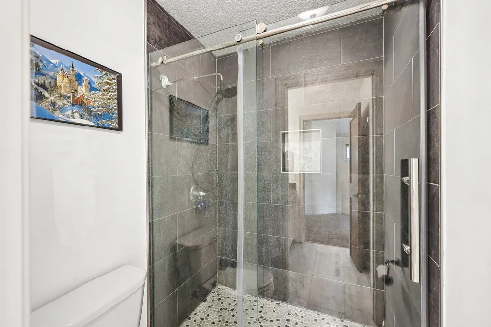 643 Parkside Ct, Eagan, MN 55123