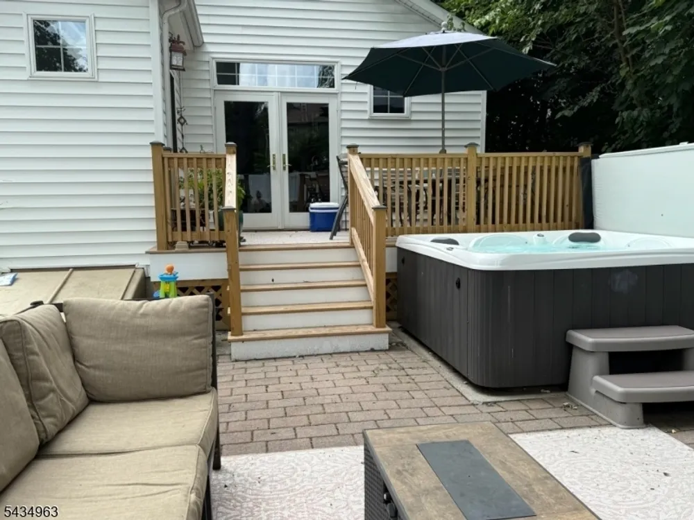 26 Davey St, Bloomfield, NJ 07003