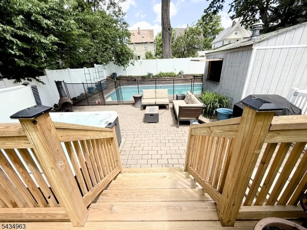 26 Davey St, Bloomfield, NJ 07003