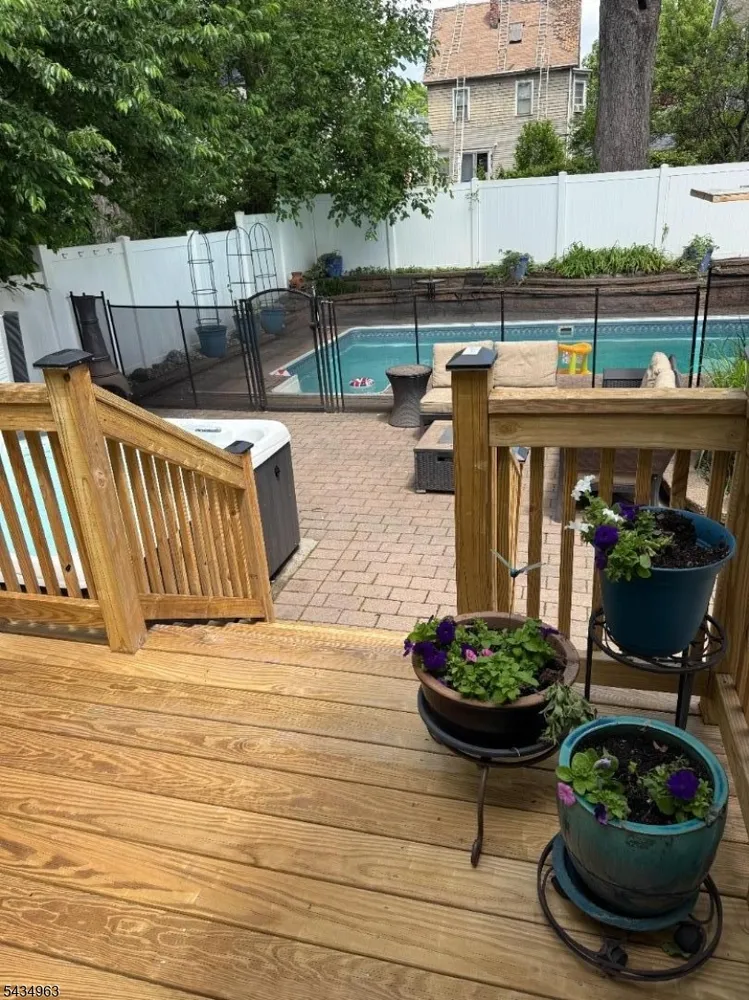 26 Davey St, Bloomfield, NJ 07003