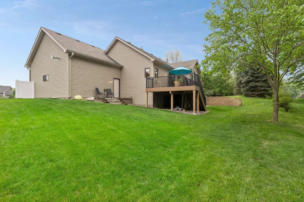 10947 Alexandra Ct, Inver Grove Heights, MN 55077