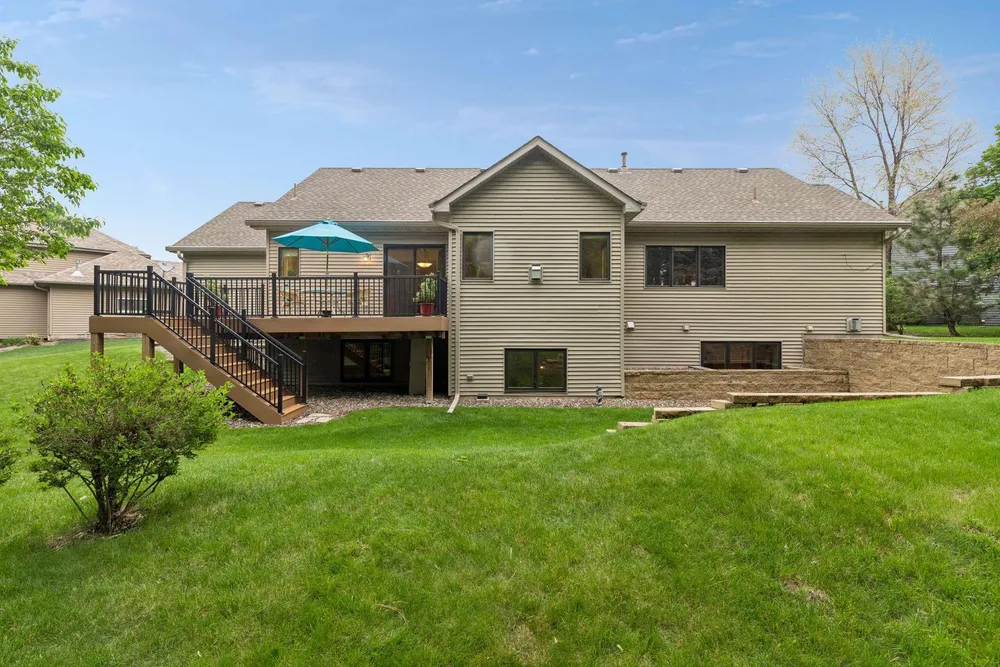 10947 Alexandra Ct, Inver Grove Heights, MN 55077