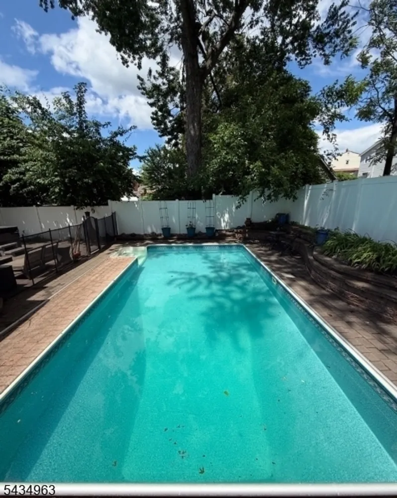 26 Davey St, Bloomfield, NJ 07003