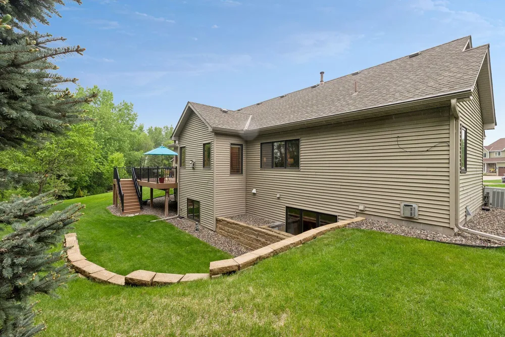10947 Alexandra Ct, Inver Grove Heights, MN 55077