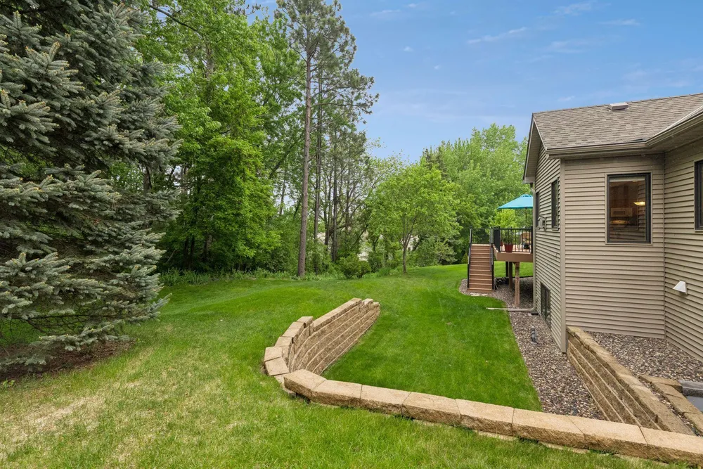 10947 Alexandra Ct, Inver Grove Heights, MN 55077