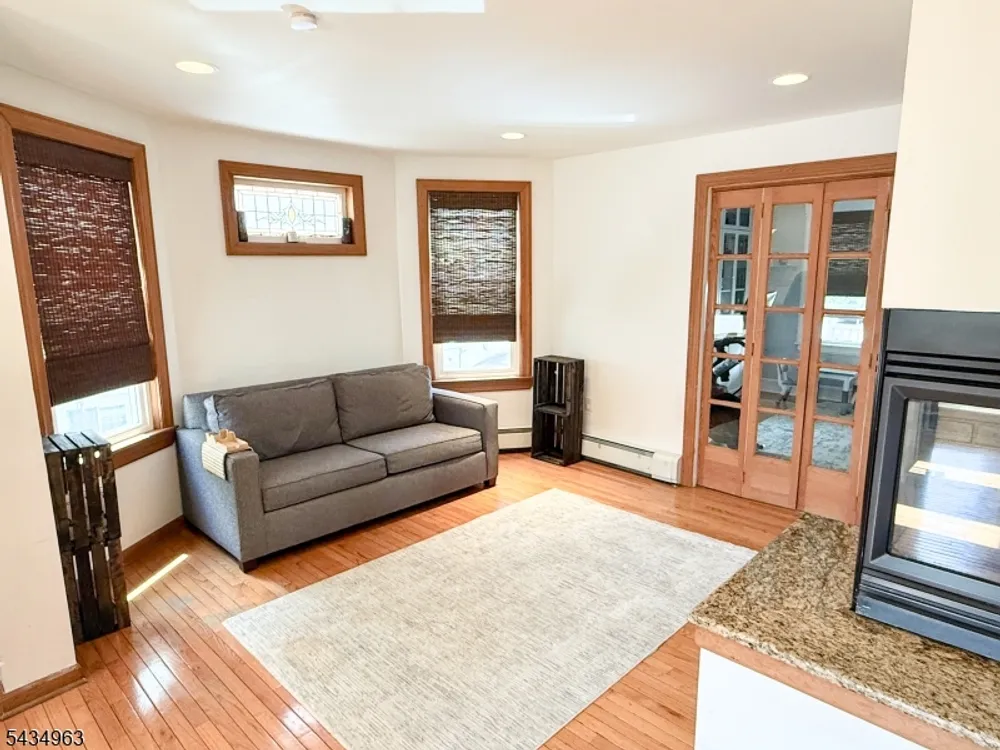 26 Davey St, Bloomfield, NJ 07003