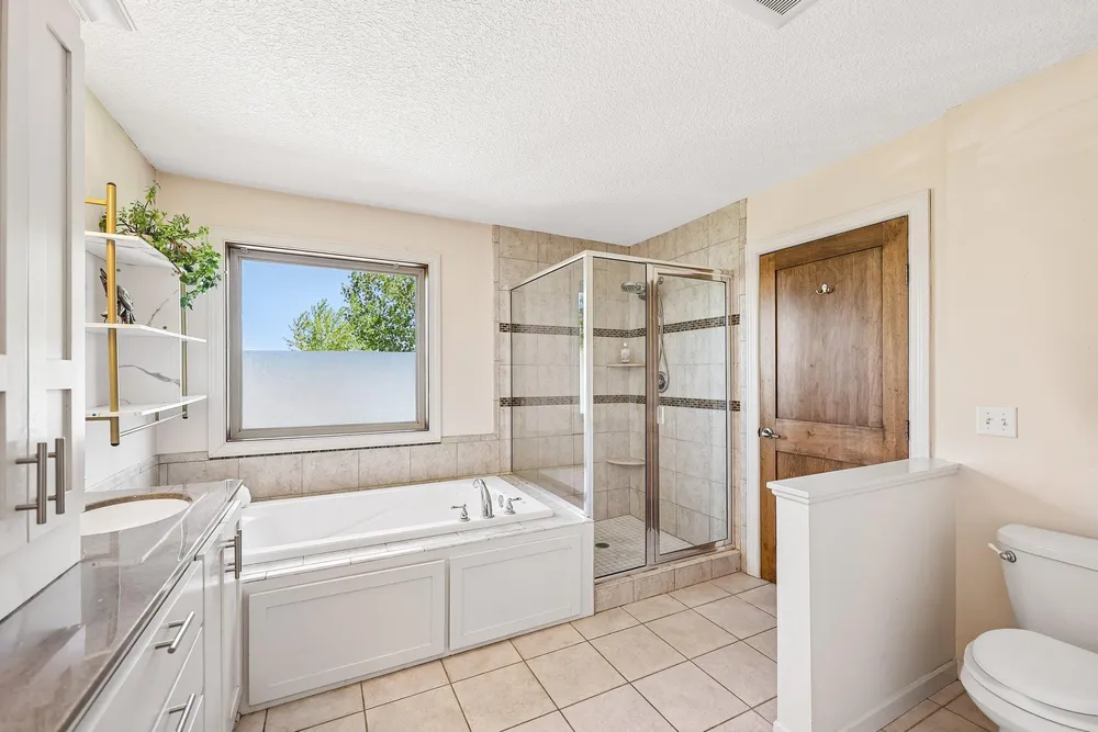 643 Parkside Ct, Eagan, MN 55123