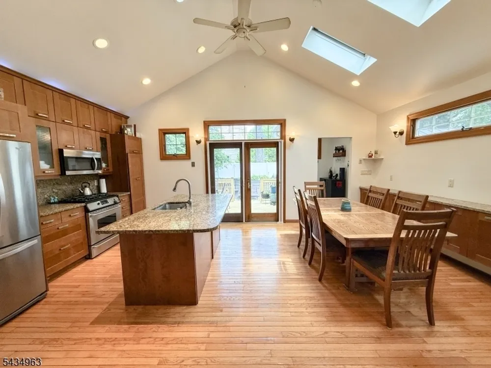 26 Davey St, Bloomfield, NJ 07003