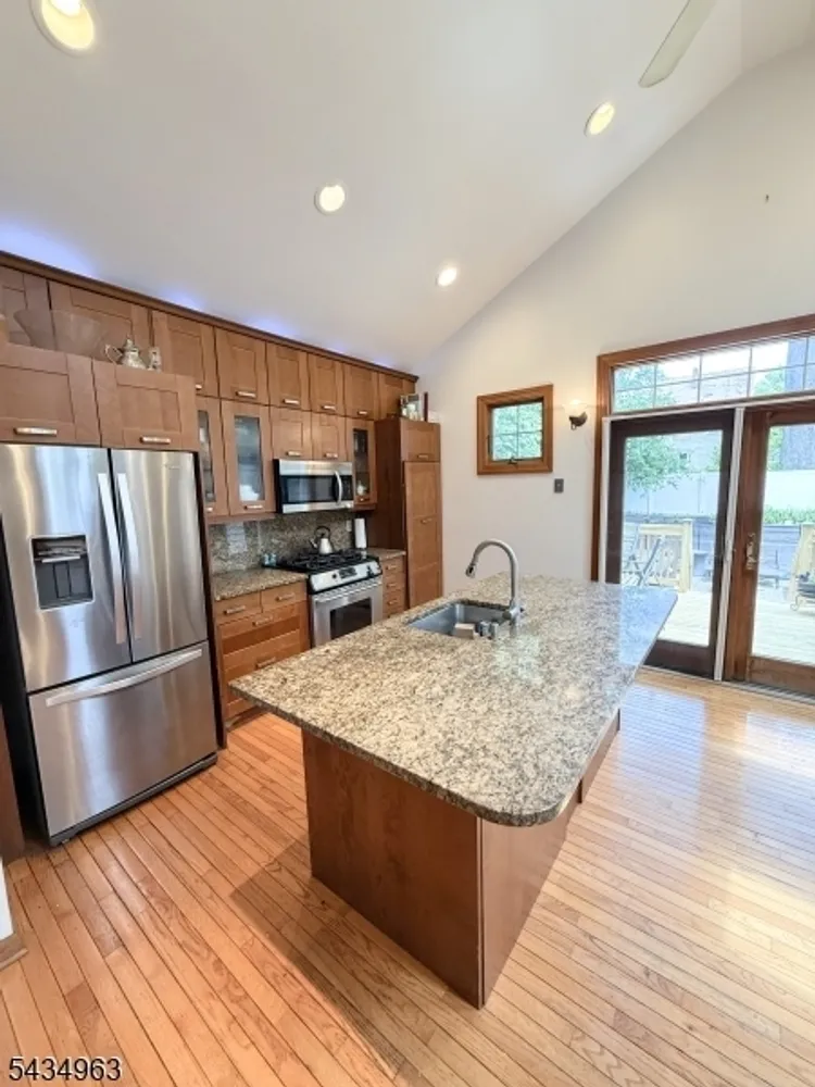 26 Davey St, Bloomfield, NJ 07003