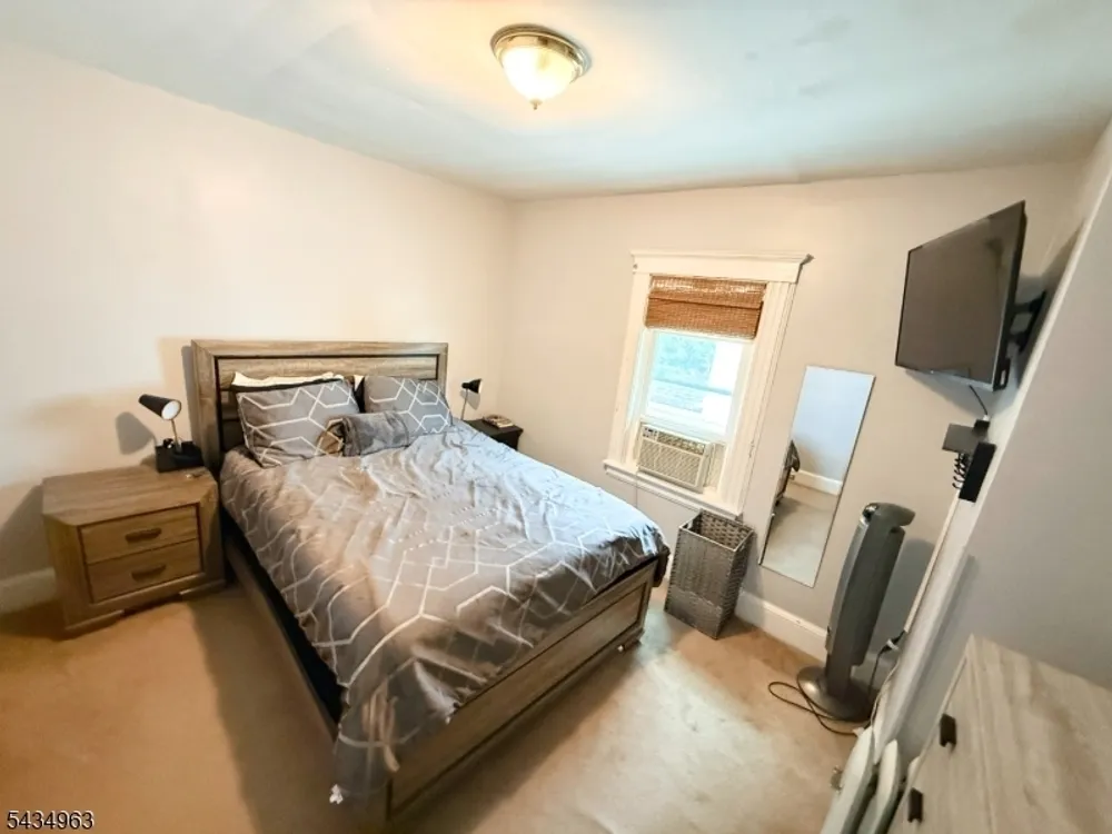 26 Davey St, Bloomfield, NJ 07003