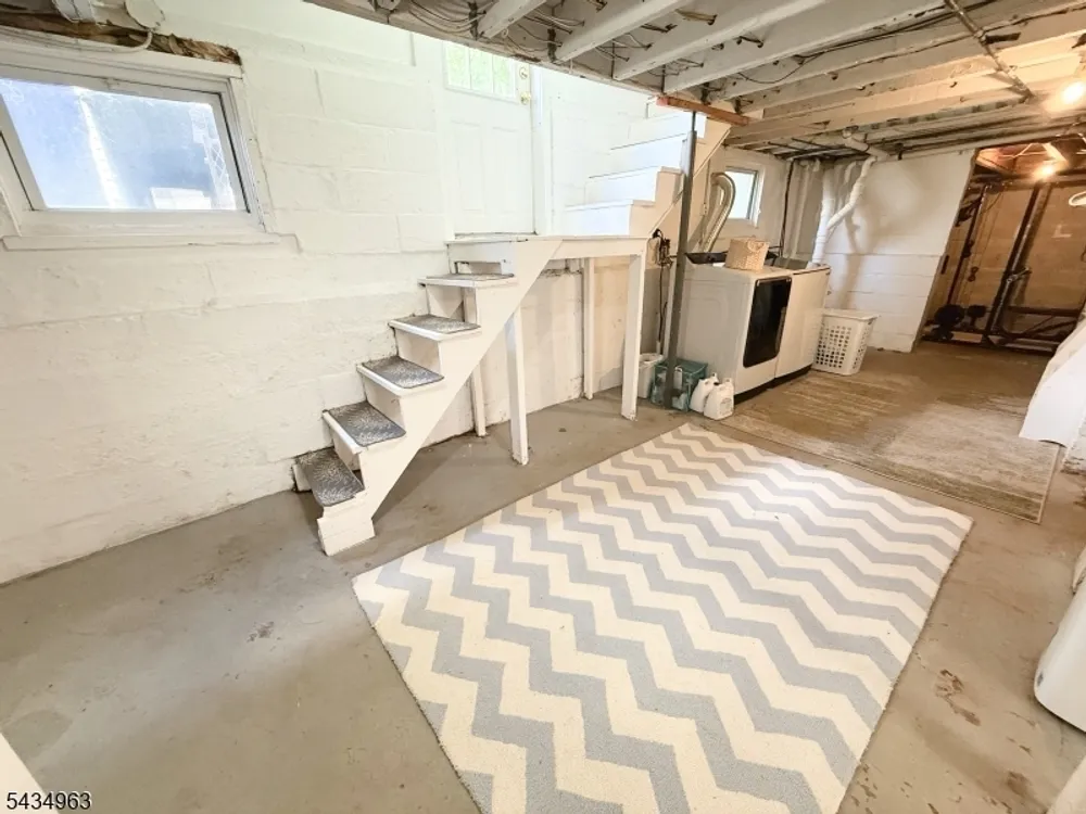 26 Davey St, Bloomfield, NJ 07003