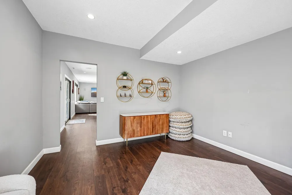 643 Parkside Ct, Eagan, MN 55123