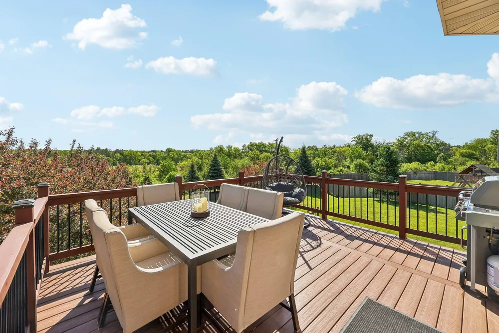 643 Parkside Ct, Eagan, MN 55123