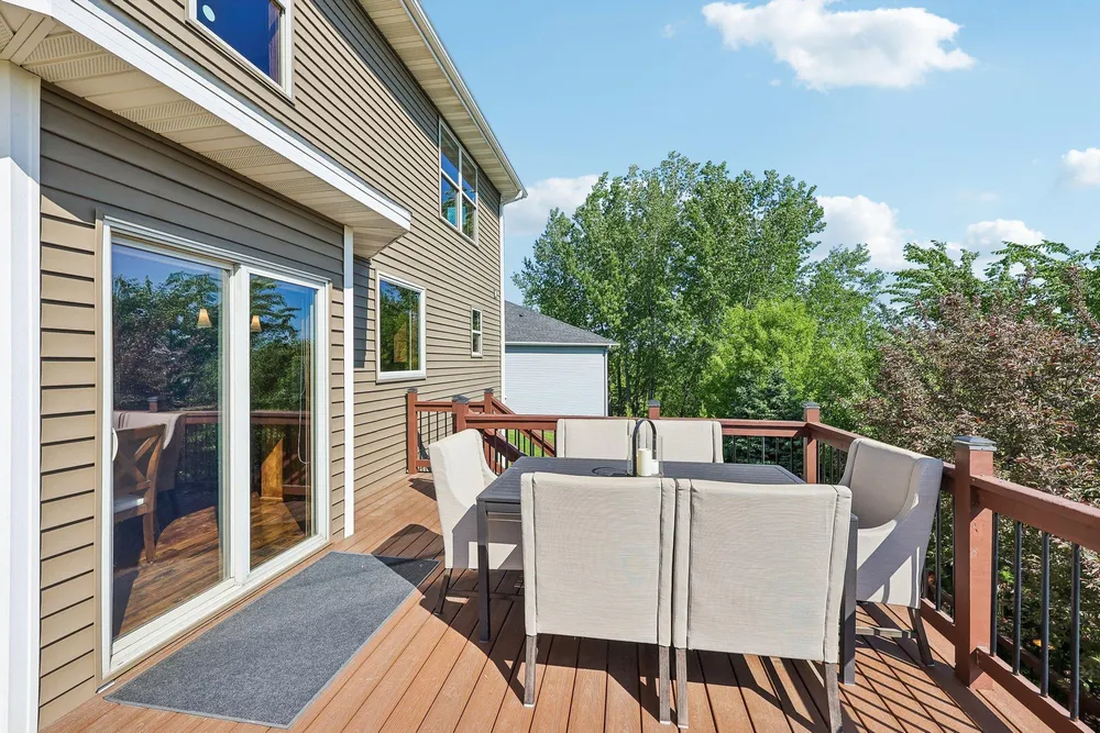 643 Parkside Ct, Eagan, MN 55123