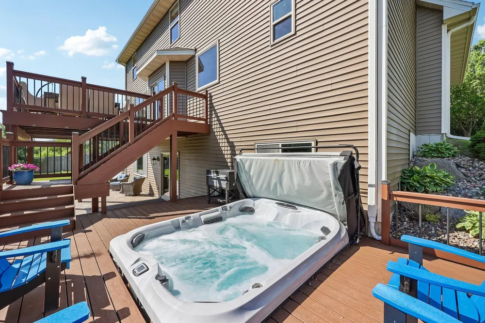 643 Parkside Ct, Eagan, MN 55123