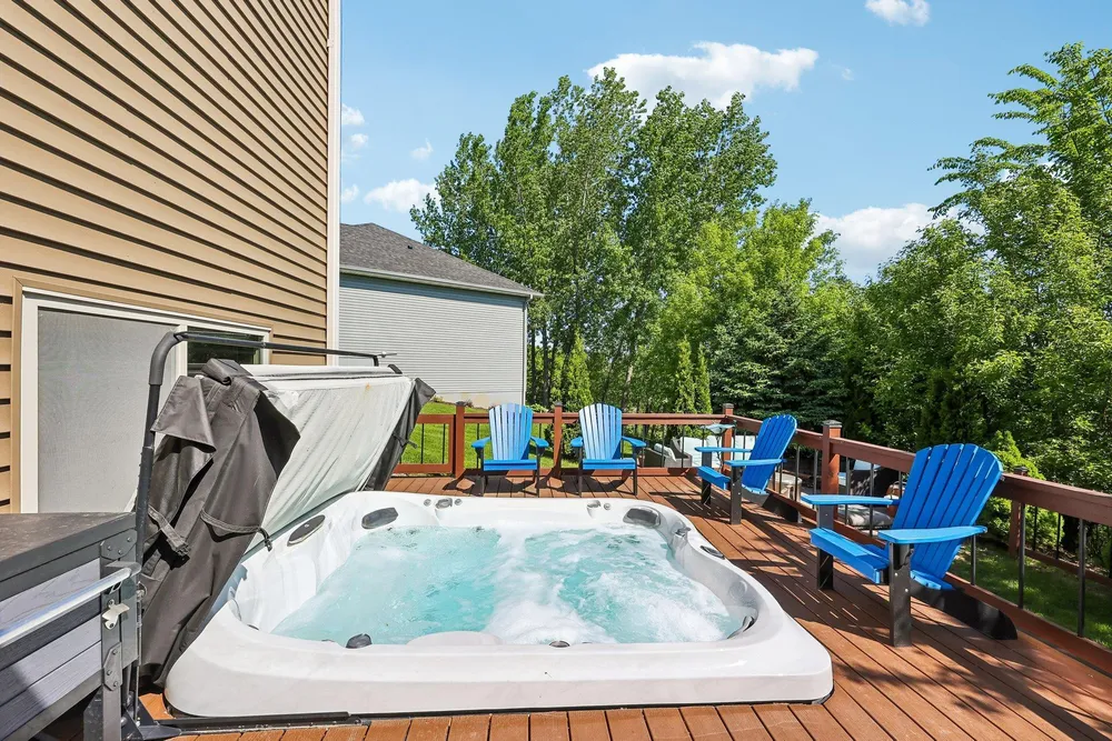 643 Parkside Ct, Eagan, MN 55123