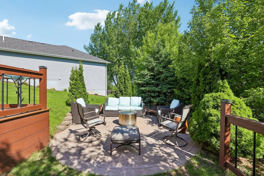 643 Parkside Ct, Eagan, MN 55123