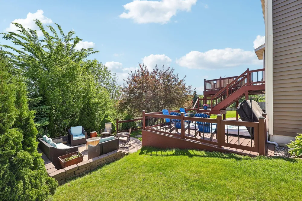 643 Parkside Ct, Eagan, MN 55123