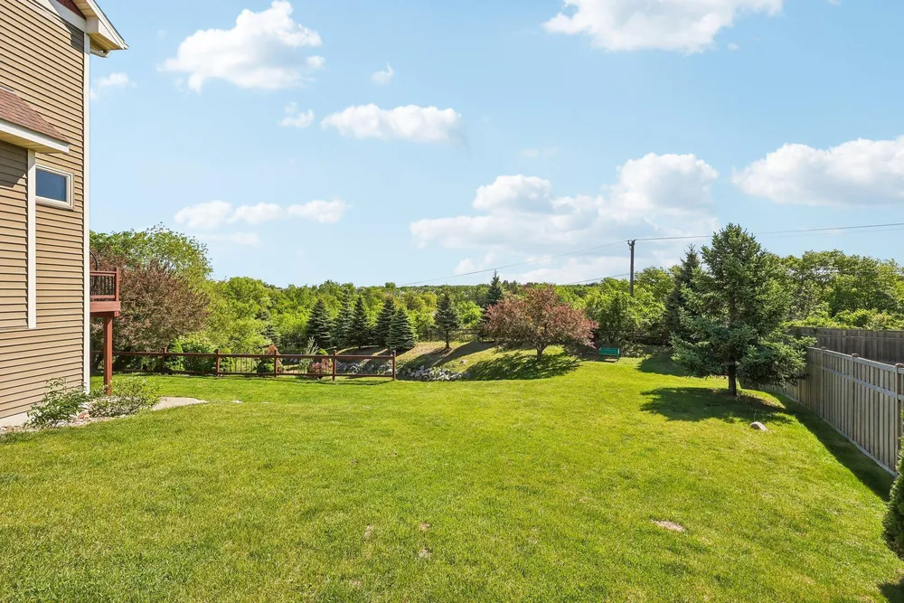 643 Parkside Ct, Eagan, MN 55123