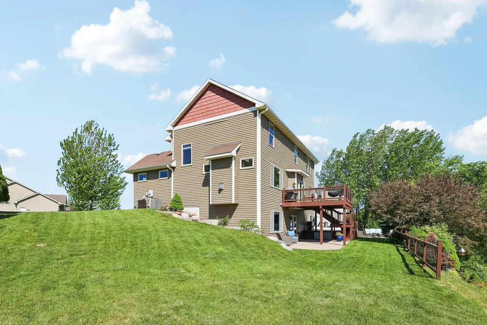 643 Parkside Ct, Eagan, MN 55123