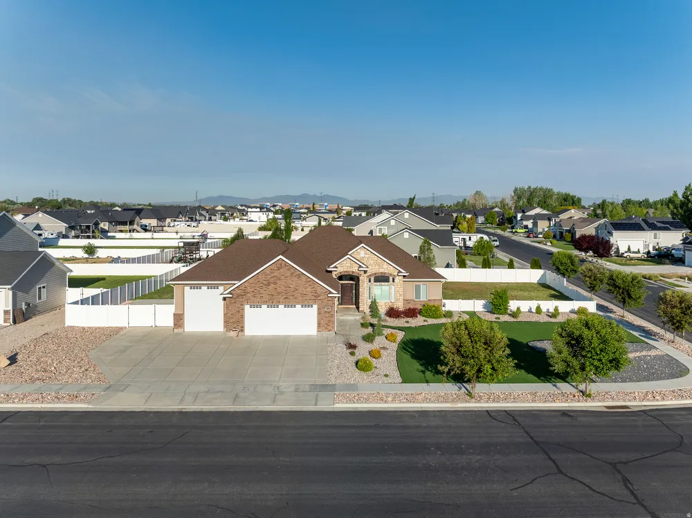 3373 N 2675 W, Farr West, UT 84404