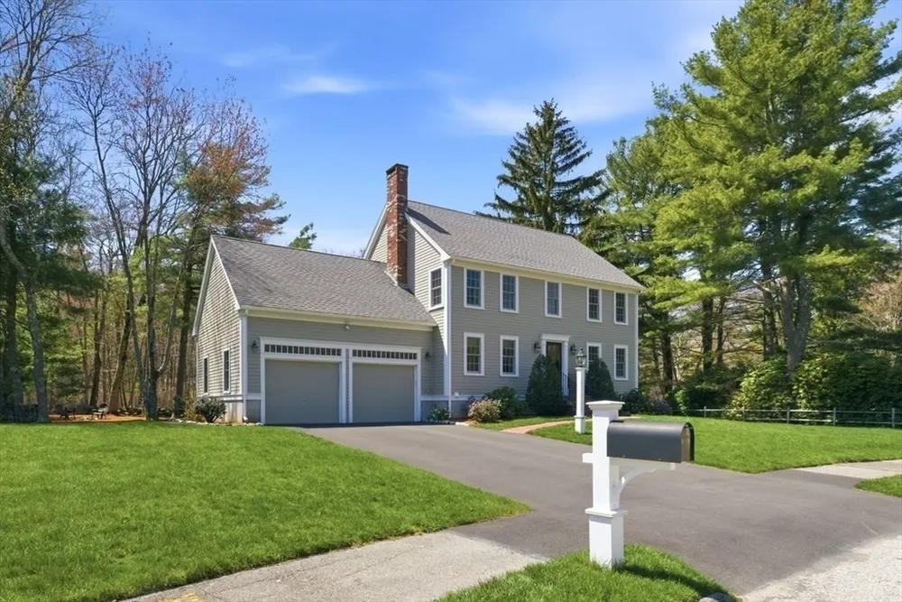 7 Tanglewood Rd, Walpole, MA 02032