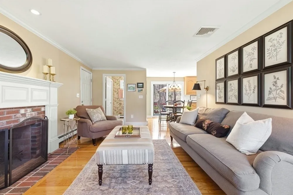 7 Tanglewood Rd, Walpole, MA 02032