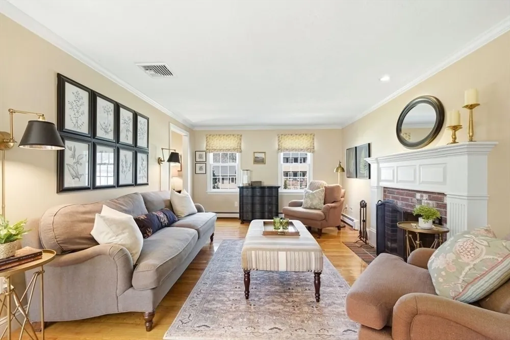 7 Tanglewood Rd, Walpole, MA 02032