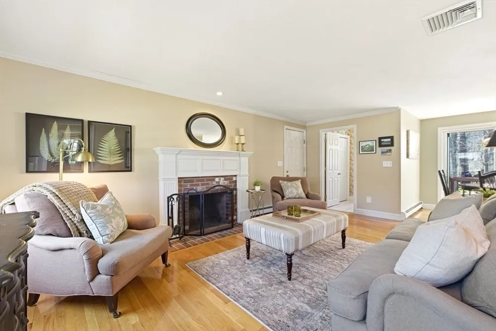 7 Tanglewood Rd, Walpole, MA 02032