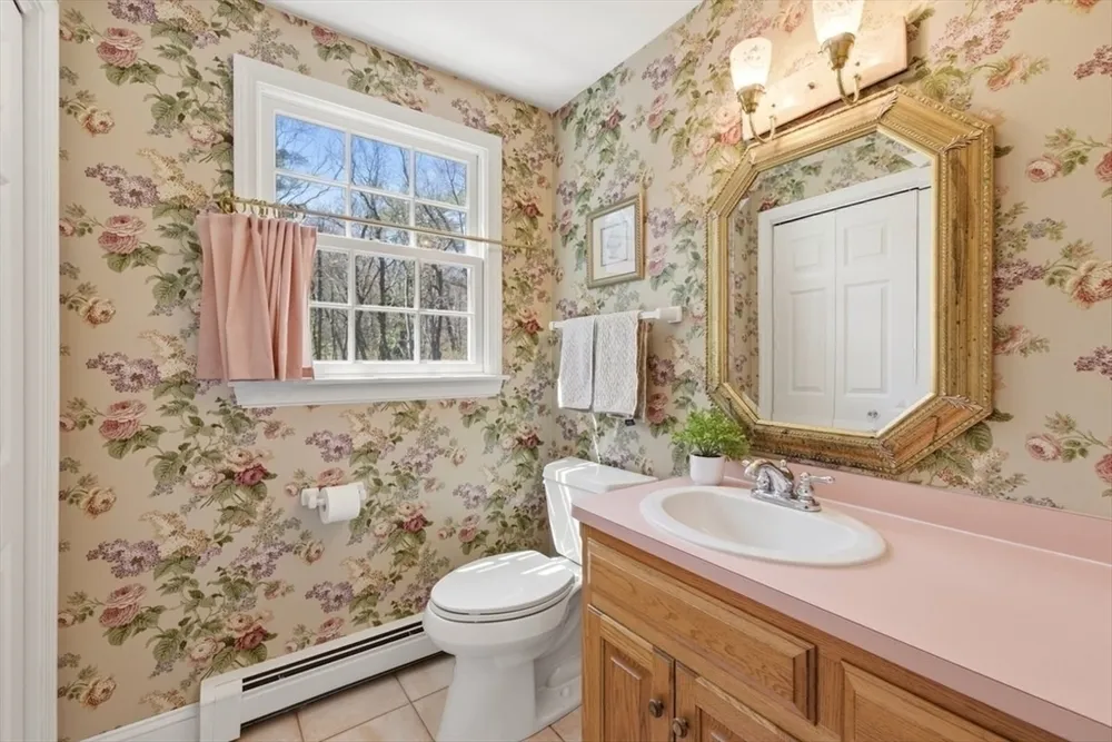 7 Tanglewood Rd, Walpole, MA 02032