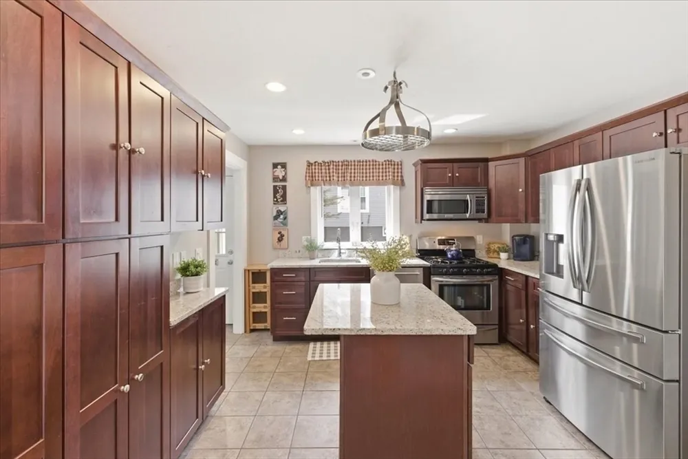29 Clapp St, Walpole, MA 02081