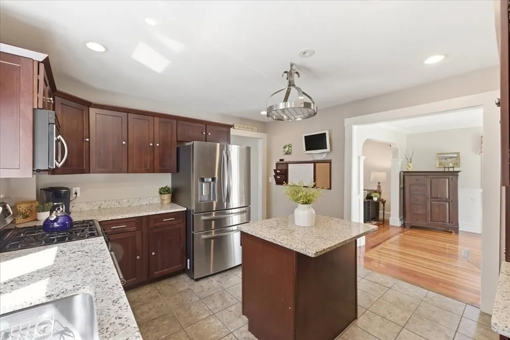 29 Clapp St, Walpole, MA 02081