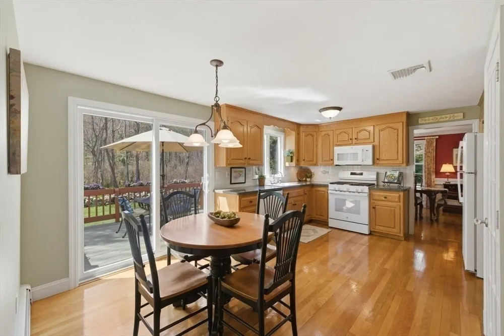 7 Tanglewood Rd, Walpole, MA 02032