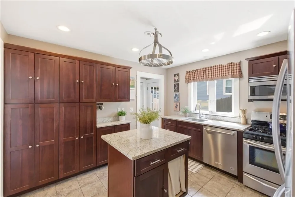 29 Clapp St, Walpole, MA 02081