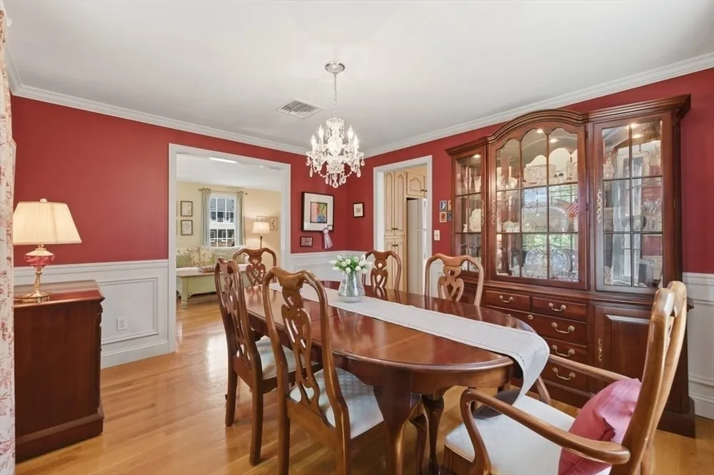 7 Tanglewood Rd, Walpole, MA 02032