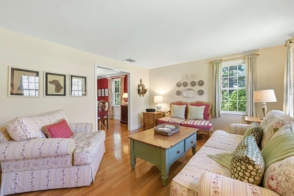 7 Tanglewood Rd, Walpole, MA 02032