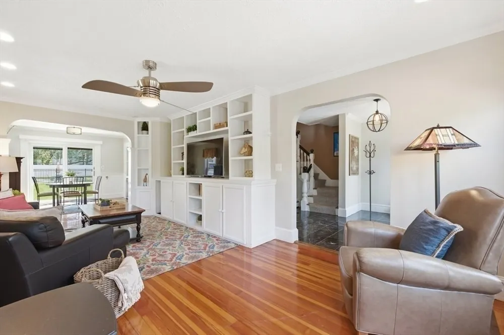 29 Clapp St, Walpole, MA 02081