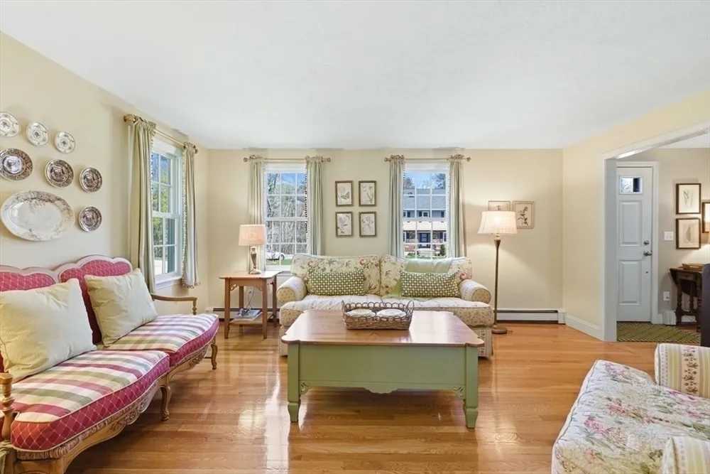 7 Tanglewood Rd, Walpole, MA 02032