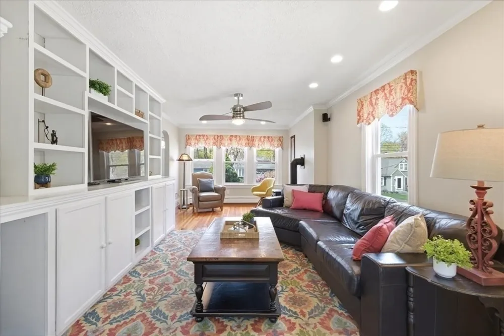 29 Clapp St, Walpole, MA 02081