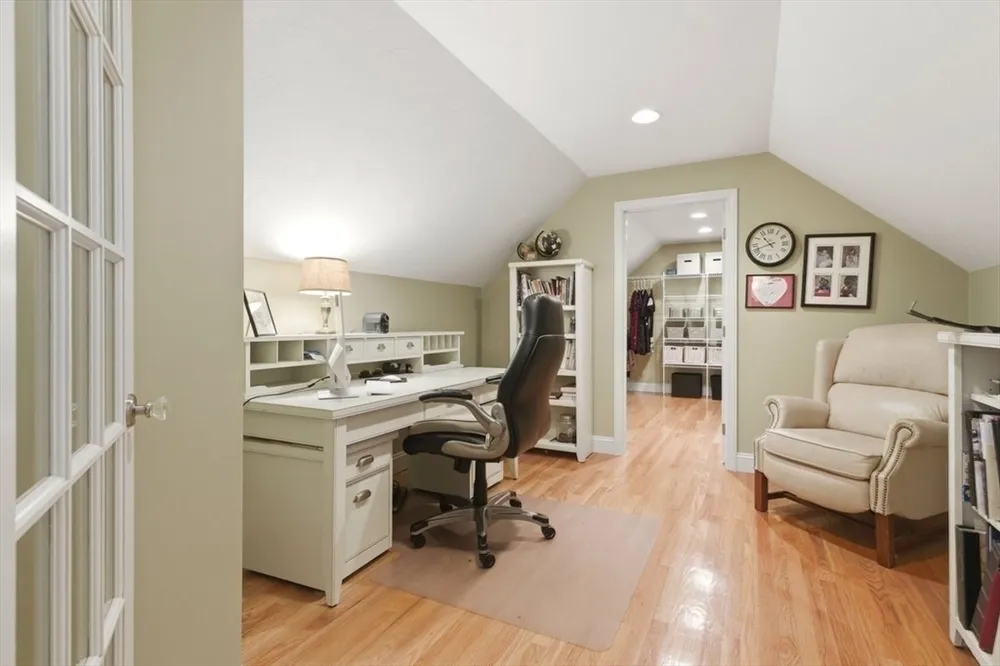 7 Tanglewood Rd, Walpole, MA 02032