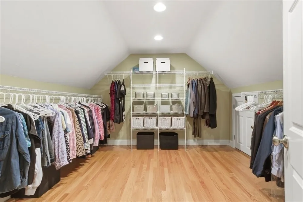 7 Tanglewood Rd, Walpole, MA 02032