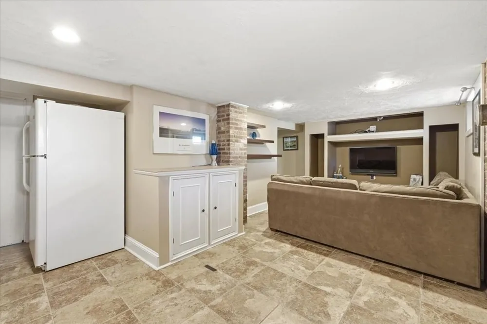 29 Clapp St, Walpole, MA 02081