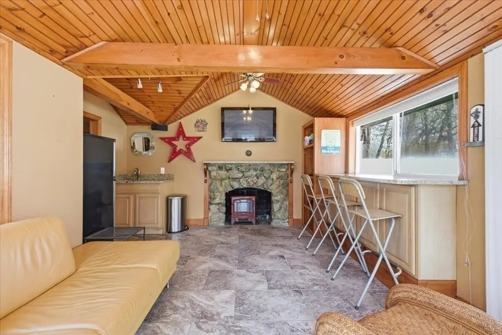 29 Clapp St, Walpole, MA 02081
