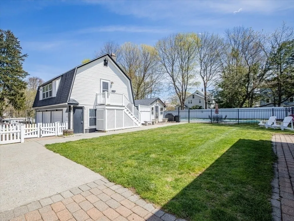 29 Clapp St, Walpole, MA 02081