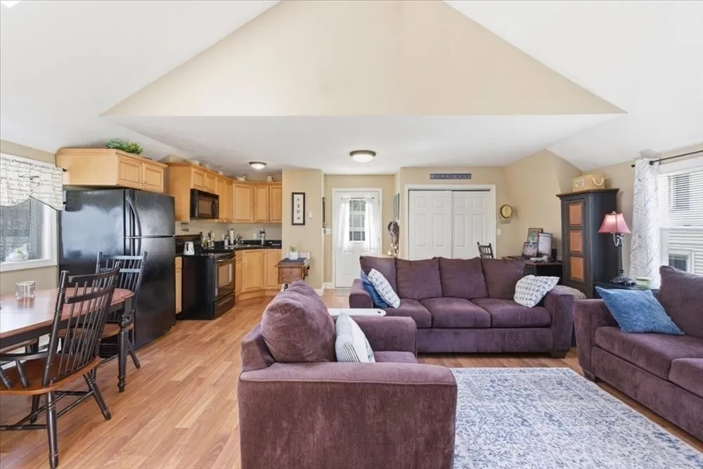 29 Clapp St, Walpole, MA 02081