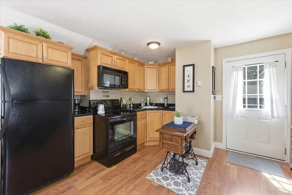 29 Clapp St, Walpole, MA 02081