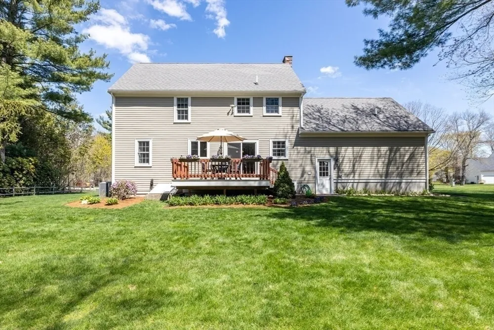 7 Tanglewood Rd, Walpole, MA 02032