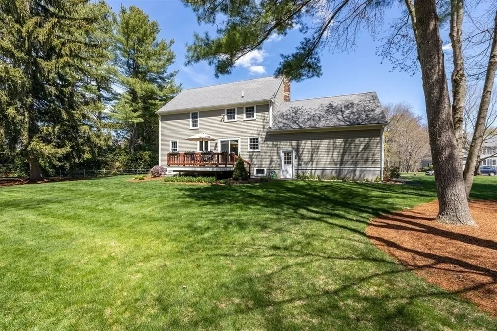 7 Tanglewood Rd, Walpole, MA 02032