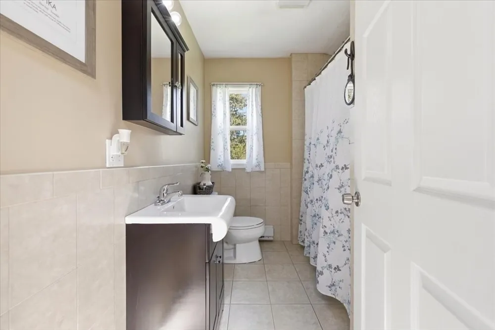 29 Clapp St, Walpole, MA 02081